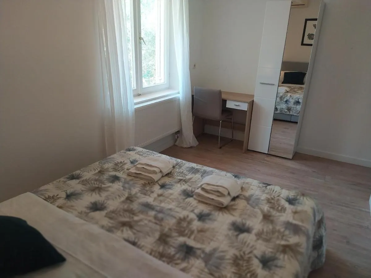 Apartment & Rooms Poppy Rose Zadar Bed & Breakfast