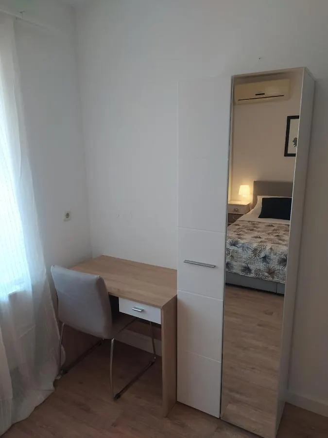 Apartment & Rooms Poppy Rose Zadar 3*,