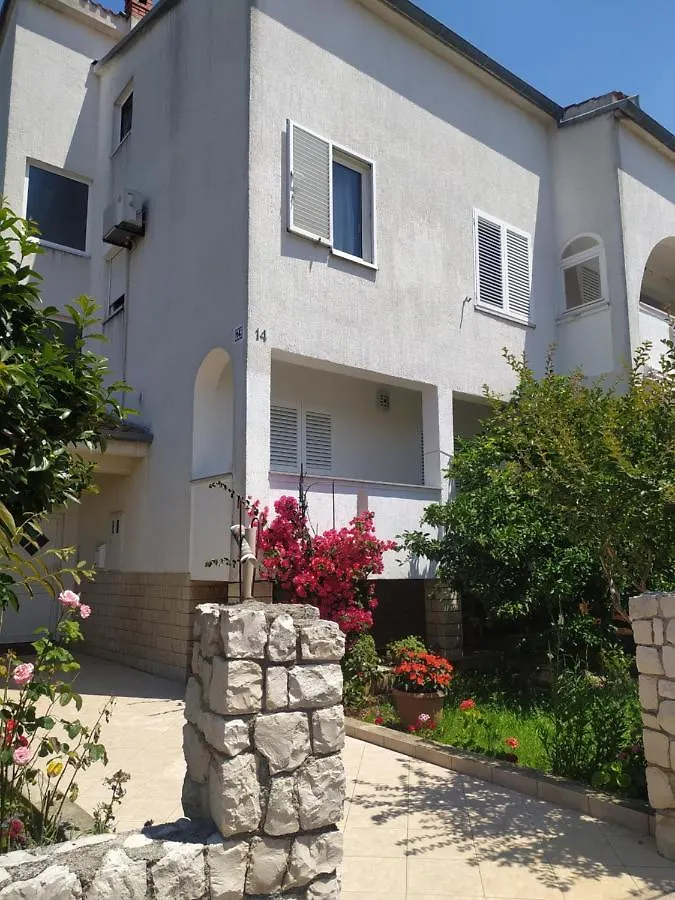 Apartment & Rooms Poppy Rose Zadar Bed & Breakfast