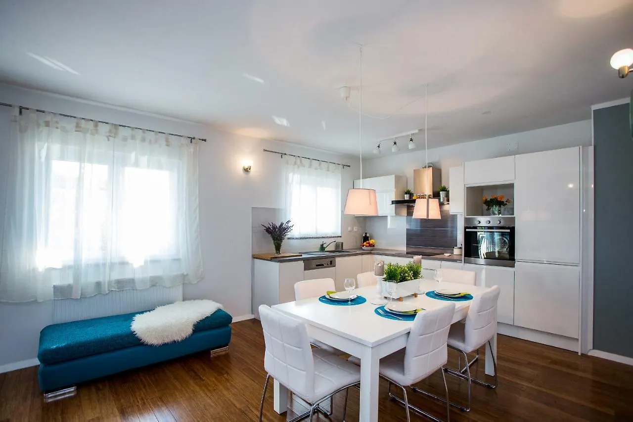 Apartment & Rooms Poppy Rose Zadar