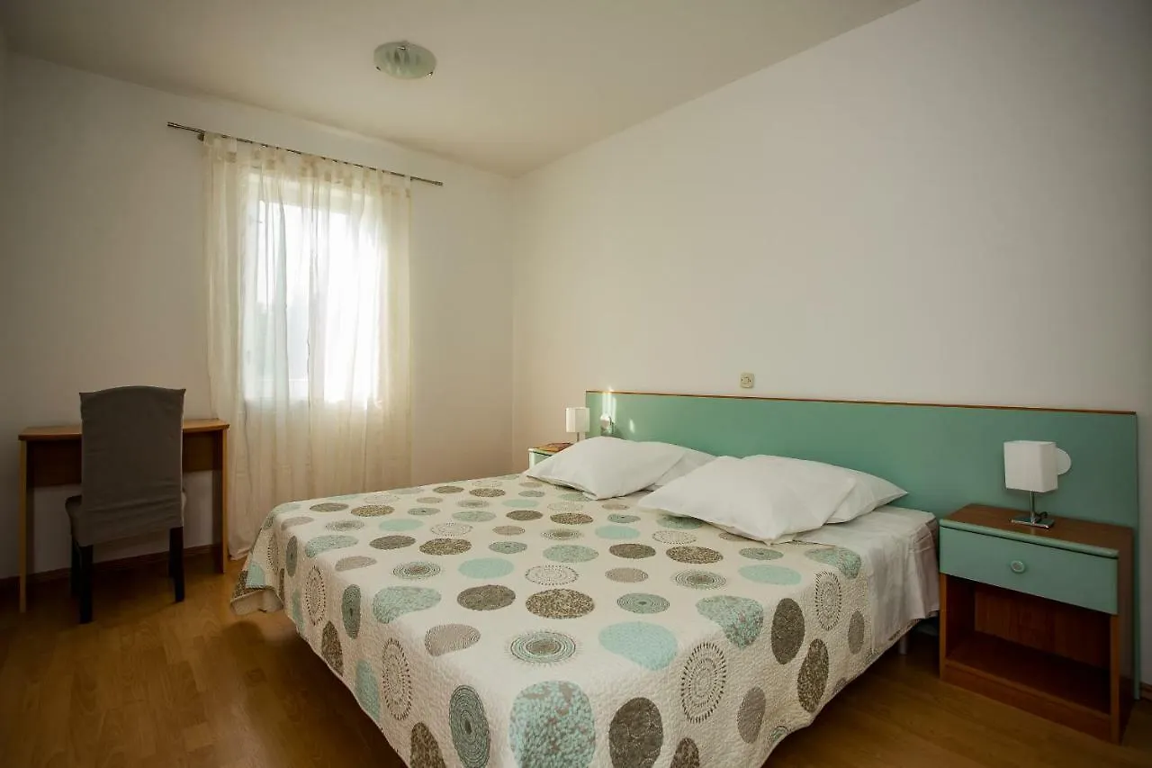 Apartment & Rooms Poppy Rose Zadar Bed & Breakfast