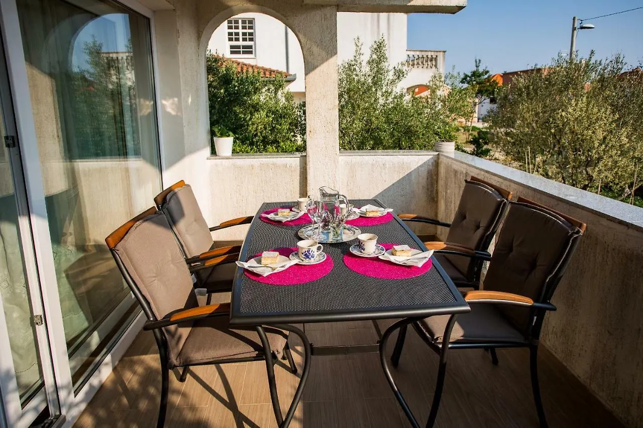 Apartment & Rooms Poppy Rose Zadar