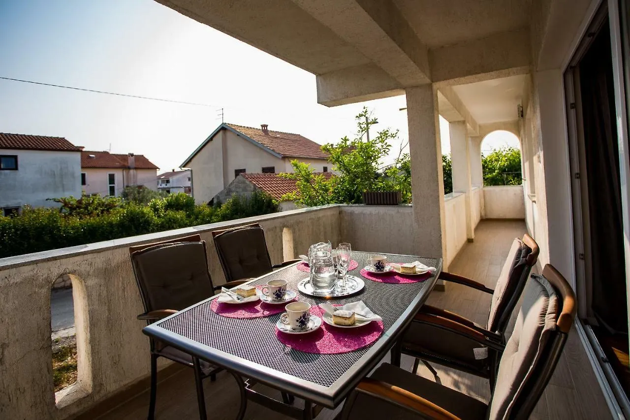 Apartment & Rooms Poppy Rose Zadar Kroatien
