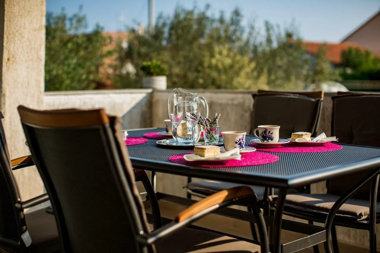 Apartment & Rooms Poppy Rose Zadar 3*,  Kroatien